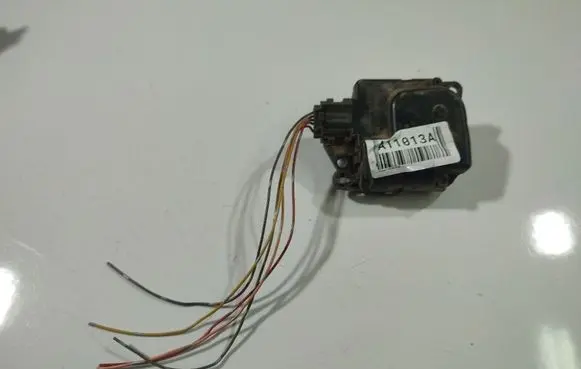 Nissan Pathfinder R51 Air flap motor/actuator VP7AS19EB16AA VP7AS19EB16-AA