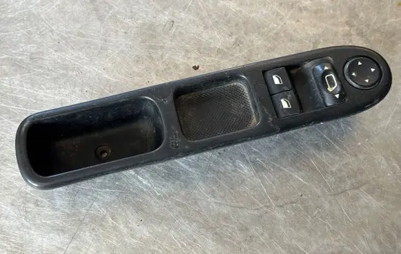 Peugeot 307 Electric window control switch 96351622XT