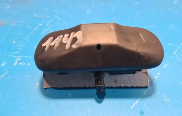Volkswagen Touran I Windshield washer spray nozzle 5M0955986C