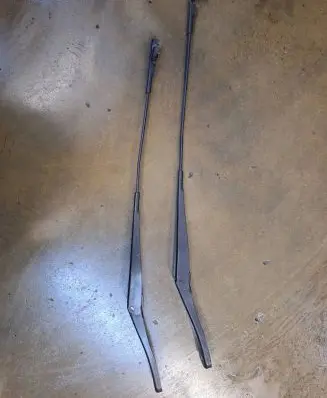 Opel Astra H Front wiper blade arm