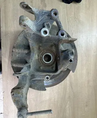 Ford Escape III Rear wheel hub spindle/knuckle 