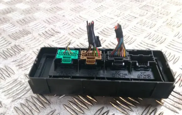 Opel Insignia A Fuse module 13574821