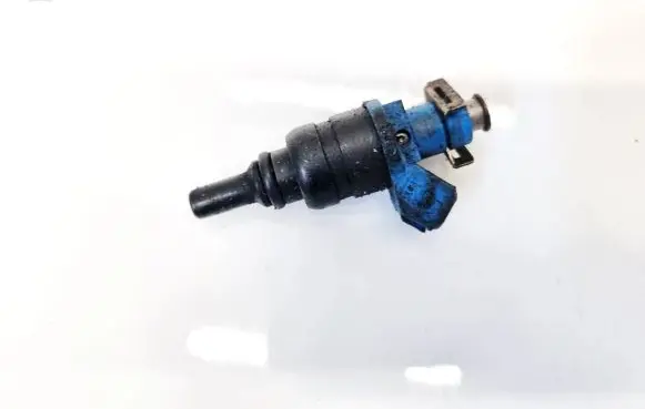 Audi A4 S4 B5 8D Fuel injector 058133551f
