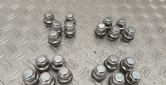 Toyota Prius+ (ZVW40) Nuts/bolts 