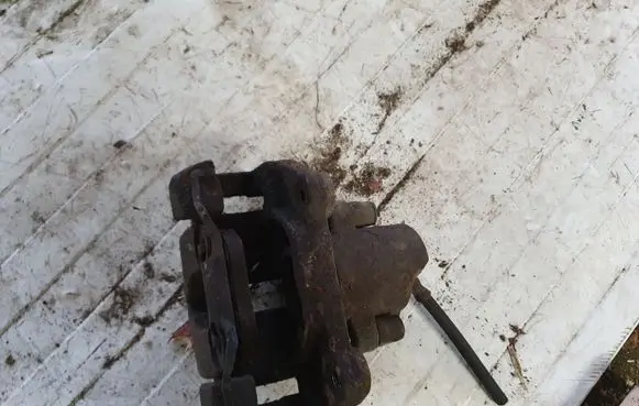 BMW 5 E39 Front brake caliper NOCODE