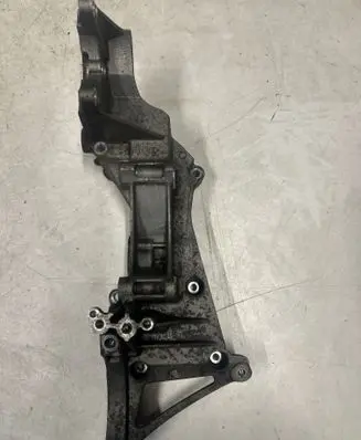 Volkswagen PASSAT B7 Generator/alternator bracket 07K903143E AMSI2C0
