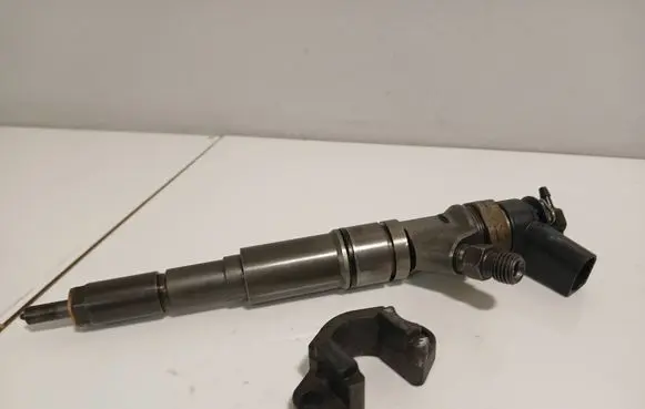 BMW 5 E60 E61 Fuel injector 0445110216 7793836