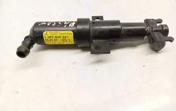 Volkswagen PASSAT B6 Headlight washer spray nozzle 3C0955103A 1307030327 250107