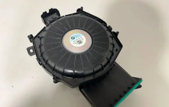 BMW X3 G01 Subwoofer speaker 6811926
