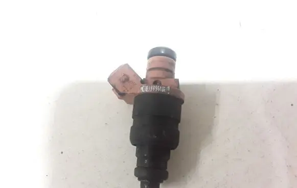 Audi A6 S6 C5 4B Fuel injector 078133551BL