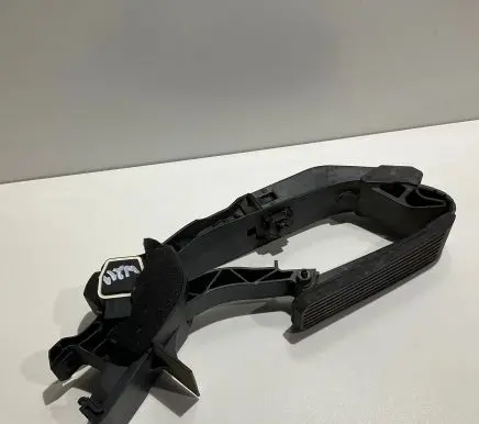 Mercedes-Benz E W211 Accelerator throttle pedal A2113000604 2113000604