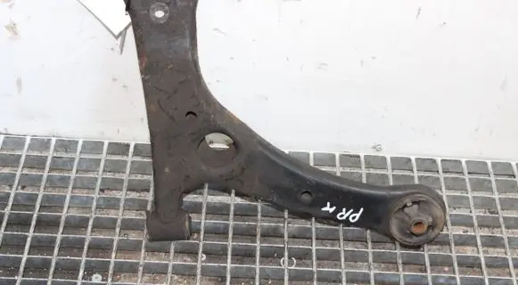 Toyota Prius (XW20) Front lower control arm/wishbone
