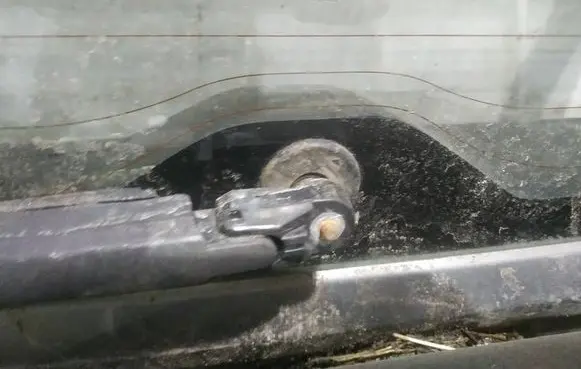 Suzuki Grand Vitara II Rear window wiper motor 