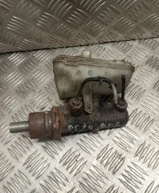 Master brake cylinder
