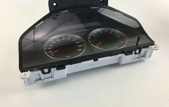 Volvo V70 Speedometer (instrument cluster) 31270899AA W1811