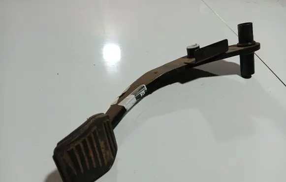 Ford Mondeo Mk III Brake pedal 