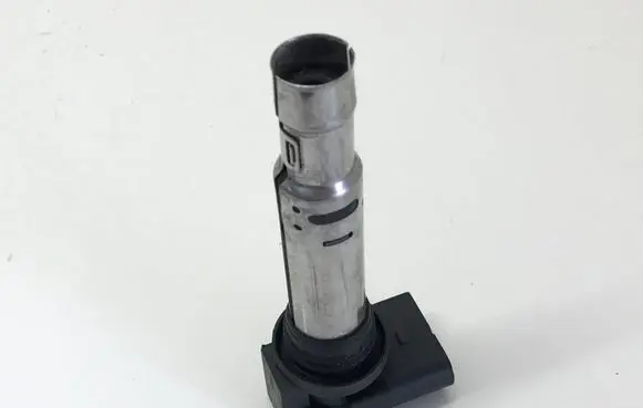 Volkswagen Fox High voltage ignition coil 036905715F 78292004