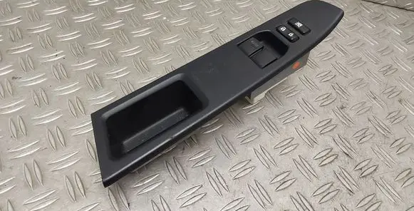 Toyota Yaris Electric window control switch 742320D670