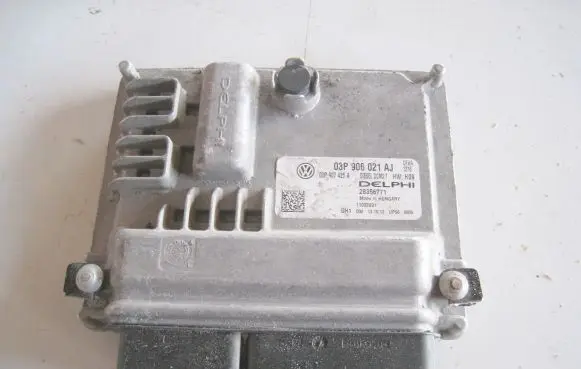 Volkswagen Polo V 6R Engine control unit/module 03P906021AJ 03P907425A