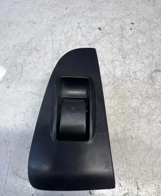 Toyota Avensis T250 Electric window control switch 8481005050 37080A65A04