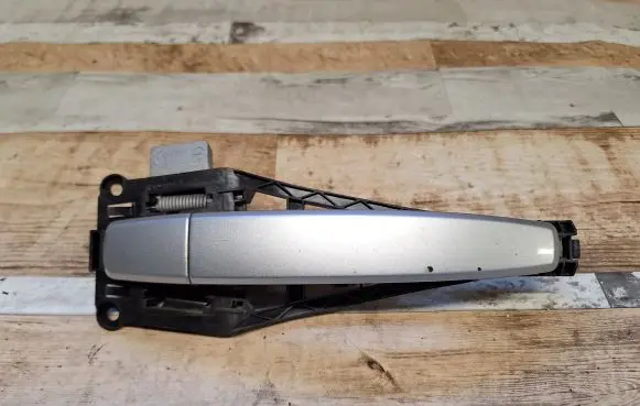 Opel Zafira B Front door exterior handle 24463524