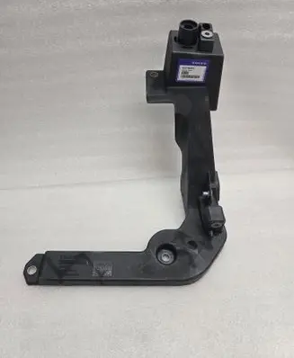 Volvo XC40 Fender mounting bracket 32318691