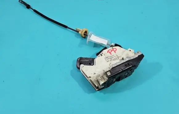 Volkswagen Jetta VI Front door lock 5K1837016D IMPRK1595263