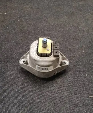 Engine mount bracket