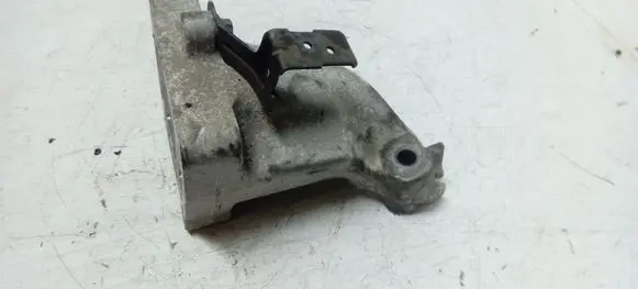 Mercedes-Benz CLS C219 Engine mounting bracket A6422230104