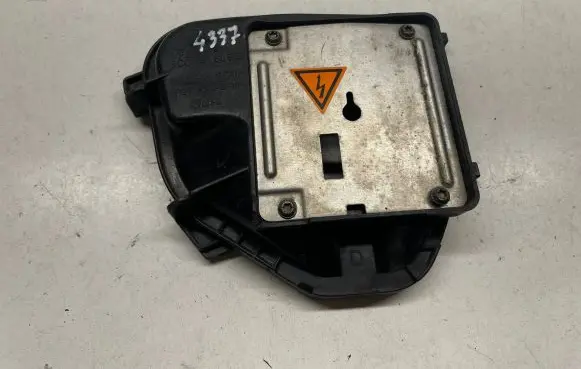 Volkswagen PASSAT B6 Headlight/headlamp dust cover 3C0941608B