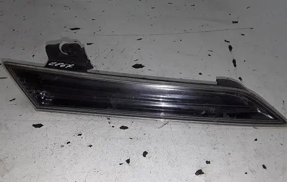 Nissan Murano Z50 Under headlight/headlamp trim 42263957