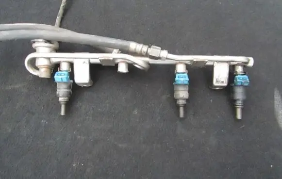 Volkswagen PASSAT B5 Fuel main line pipe 058133681b 165130
