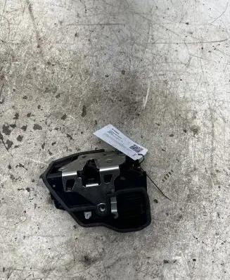 BMW 6 F06 Gran coupe Front door lock 7202150