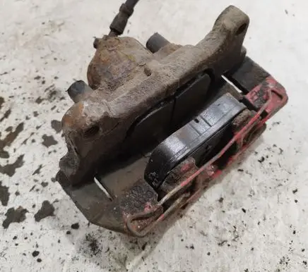 Volkswagen PASSAT B6 Front brake caliper