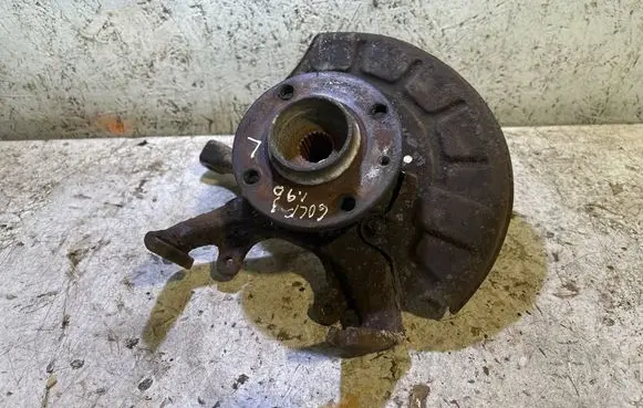 Volkswagen Golf III Front wheel hub