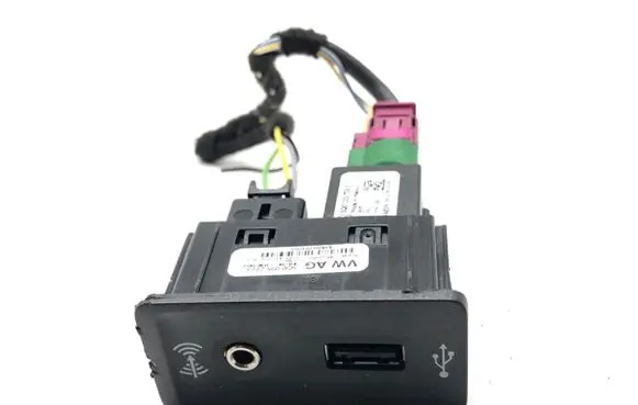 Volkswagen PASSAT B8 USB socket connector 5G0035222F
