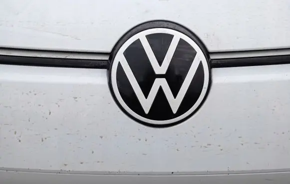 Volkswagen ID.4 Manufacturers badge/model letters R33P2