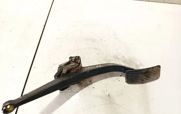 Mitsubishi Lancer X Accelerator throttle pedal