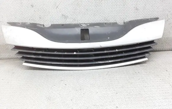 Renault Laguna II Front bumper upper radiator grill