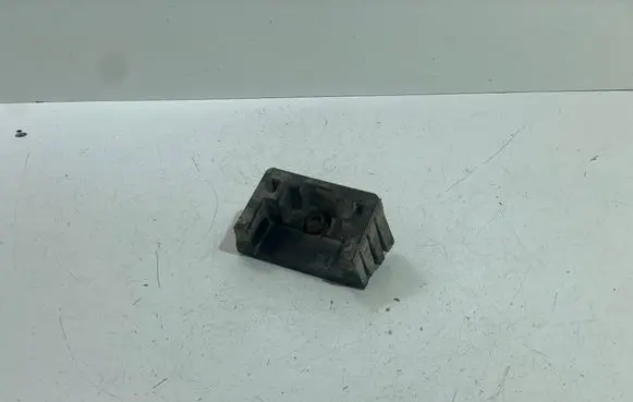 Volkswagen Touareg II Jacking socket point 7L8804123