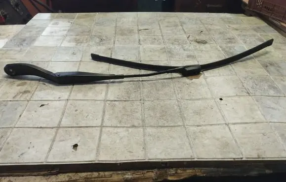 Volvo V50 Windshield/front glass wiper blade 30699997