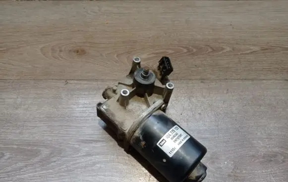 Volvo V70 Wiper motor 8648343
