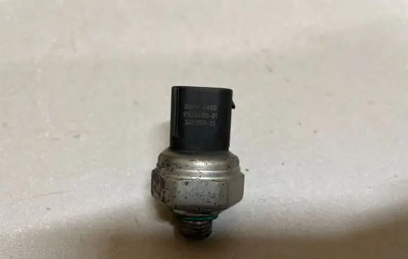 BMW 3 F30 F35 F31 Air conditioning (A/C) pressure sensor 9323658