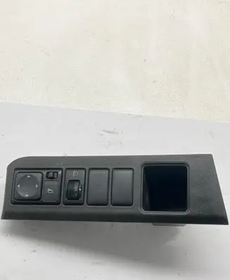 Nissan Note (E11) Wing mirror switch 684859U100 P10971