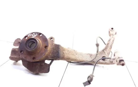 Volkswagen PASSAT B5 Front wheel hub