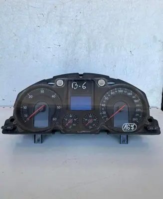 Volkswagen PASSAT B6 Speedometer (instrument cluster) 3C0920860N V0002000