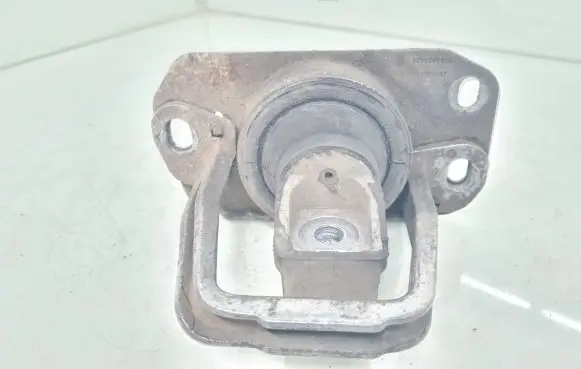 Opel Vivaro Engine mount bracket 91165437 8200003825