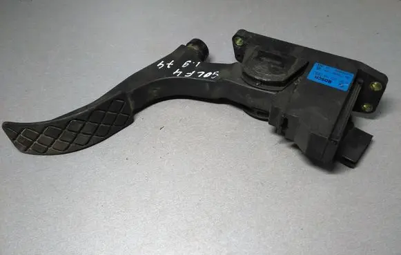 Volkswagen Golf IV Accelerator throttle pedal 0281002344 1J1723503T