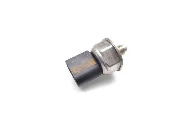 BMW 3 E90 E91 Fuel pressure sensor 7537319