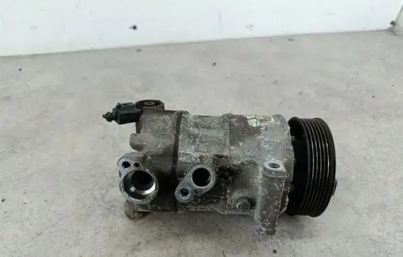 Volkswagen PASSAT B6 Air conditioning (A/C) compressor (pump) 5N0820803
